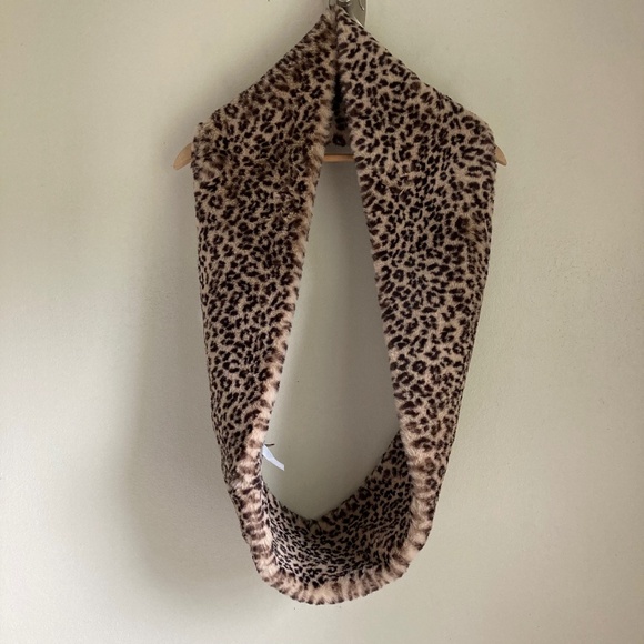 Loft Women’s leopard print faux fur - Picture 1 of 4